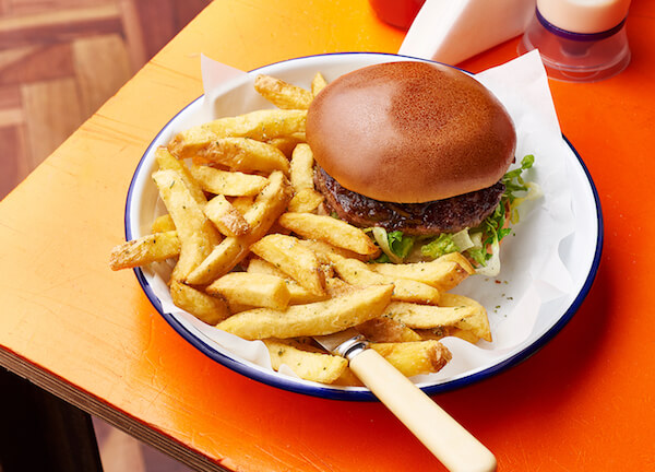 Beef burger with chips